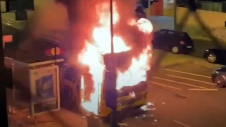 Tres detenidos, autobuses incendiados… Lisboa acumula dos días de disturbios tras la muerte de un ciudadano de Cabo Verde