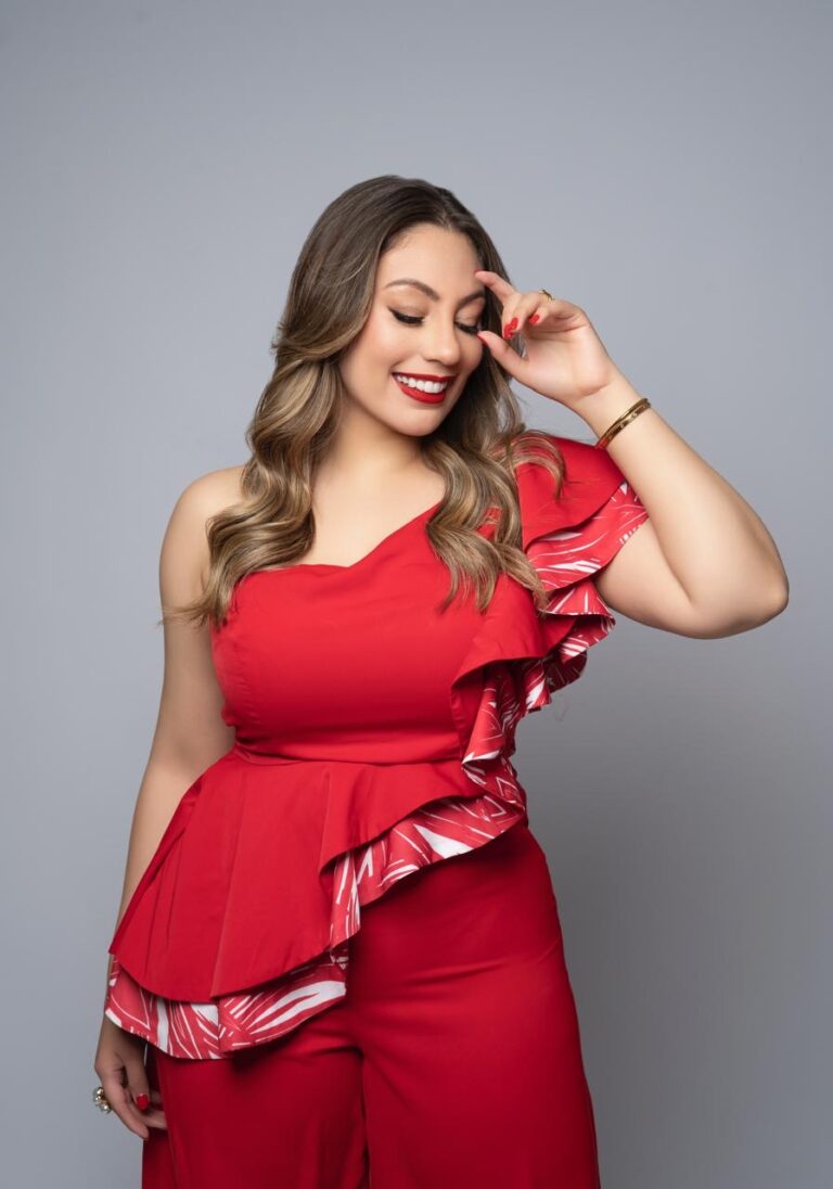 Iluminada Muñoz celebra el primer aniversario de su programa ‘Iluminada, La Entrevista