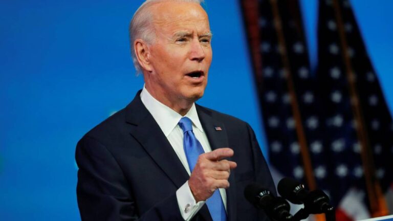 Biden califica de “antiestadounidenses” las mentiras de Trump sobre los huracanes
