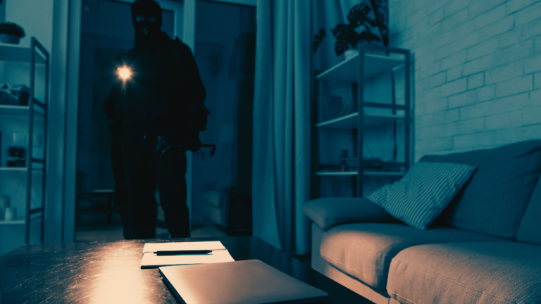 Abogado mata a uno de tres desconocidos que habrían entrado a su vivienda –   #FVDigital