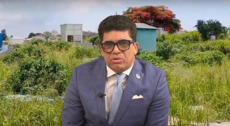 Alcalde Dío Astacio: “Si le duele tanto su tumba, venga y límpiela usted mismo” – Remolacha   #FVDigital