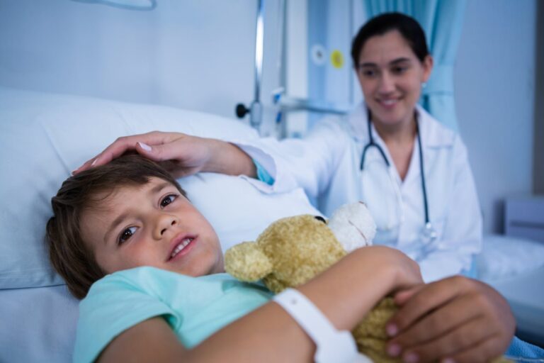 niño es curado de un cáncer cerebral mortal