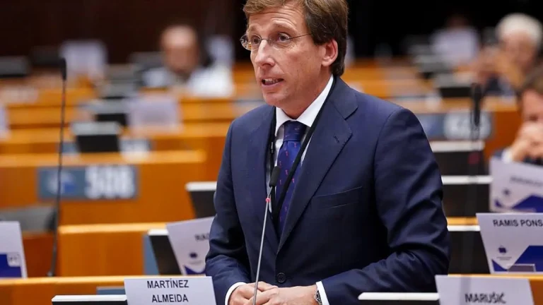 por qué gestionan tantos fondos y a la vez tienen tan poca voz