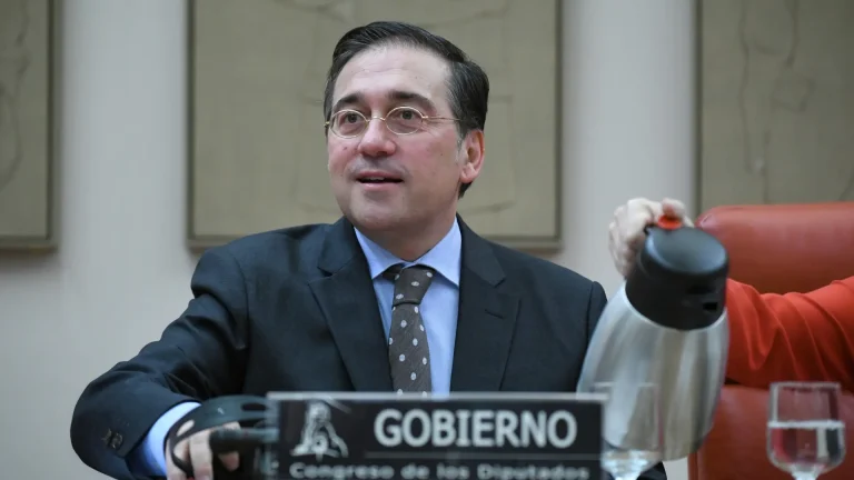 España avisa a Netanyahu de que no retirará a sus cascos azules porque es decisión de la ONU: “Los ataques deben cesar”