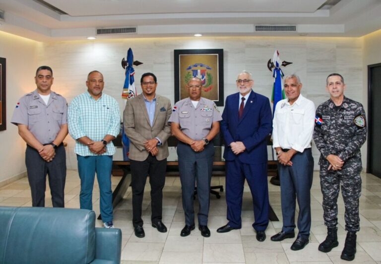 Policiales: Director de la Policía Nacional garantiza seguridad de los fanáticos para el inicio de la temporada de béisbol invernal