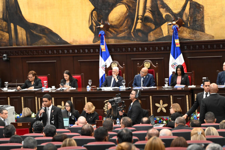 Asamblea Nacional Revisora inicia lectura de la Constitución