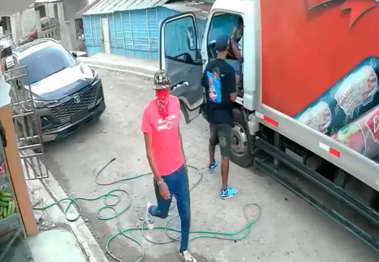 Un camión en Villa Altagracia