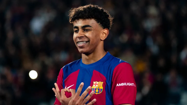 Lamine Yamal se convierte en el goleador más joven en la historia de los clásicos