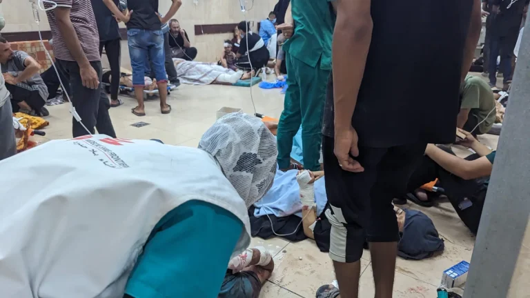 Varios muertos y heridos tras un bombardeo a un hospital en Gaza, según agencia palestina