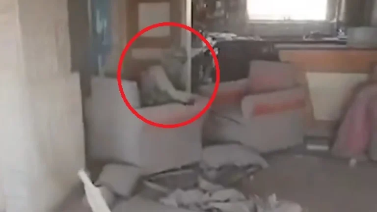 Un palestino identifica su hogar en el vídeo de la muerte de Yahya Sinwar: “¡Es mi casa!”