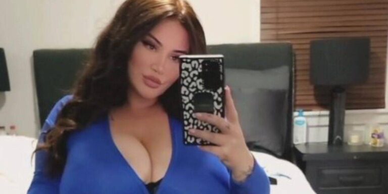 Sus senos no dejan de crecer, una chica de 27 años llega a la copa O