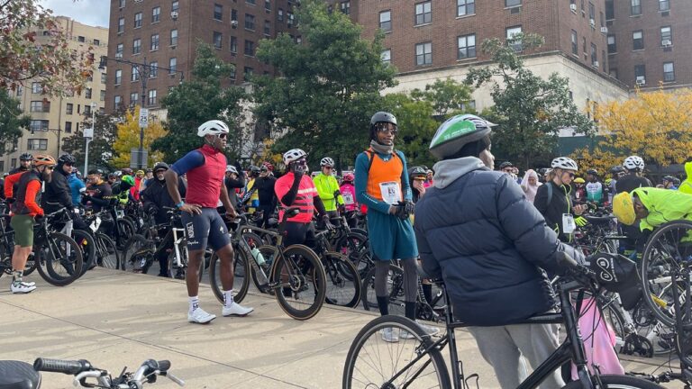 Boletín Matinal: El evento deportivo anual "Tour de El Bronx" atrae a miles de ciclistas al condado.