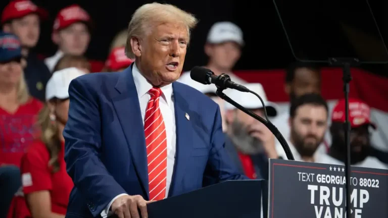 Trump niega haber dicho que necesitaba el tipo de generales que tenía Hitler