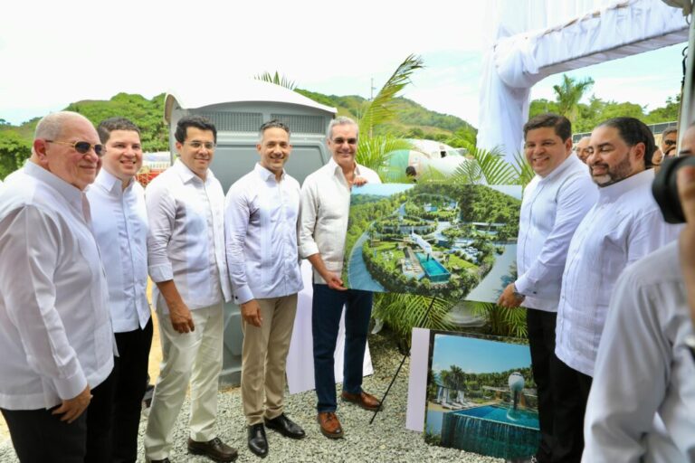 Abinader inaugura liceo, carretera, así como un muelle turístico y pesquero en Miches – #FVDigital