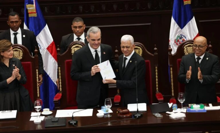 Queda proclamada la nueva Constitución en un acto histórico encabezado por Abinader – #FVDigital