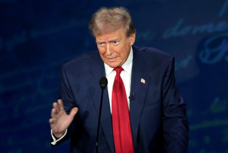 Trump pide disponer de aviones y vehículos militares por amenazas contra su vida – #FVDigital