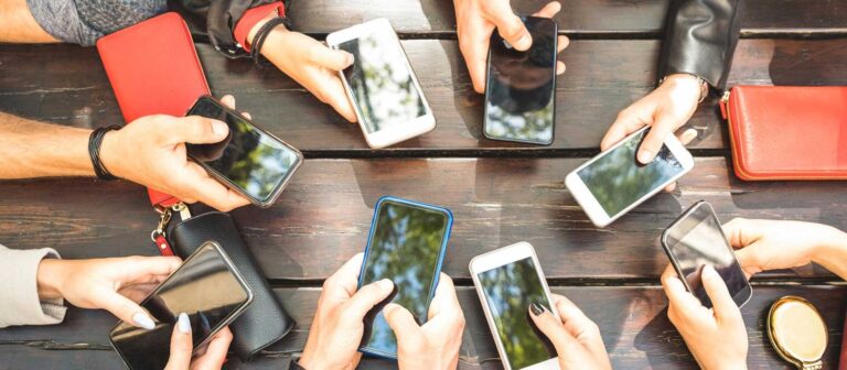 Internet y el móvil son ya tecnologías esenciales para los ciudadanos de todas las edades – #FVDigital