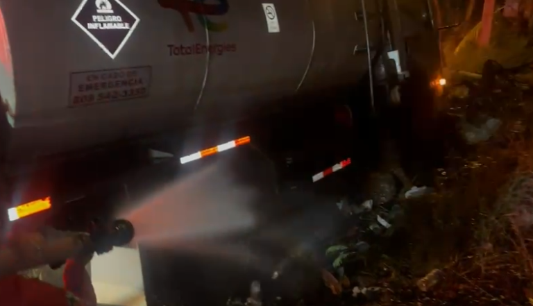 Camión de gasoil se accidenta en Jarabacoa – #FVDigital