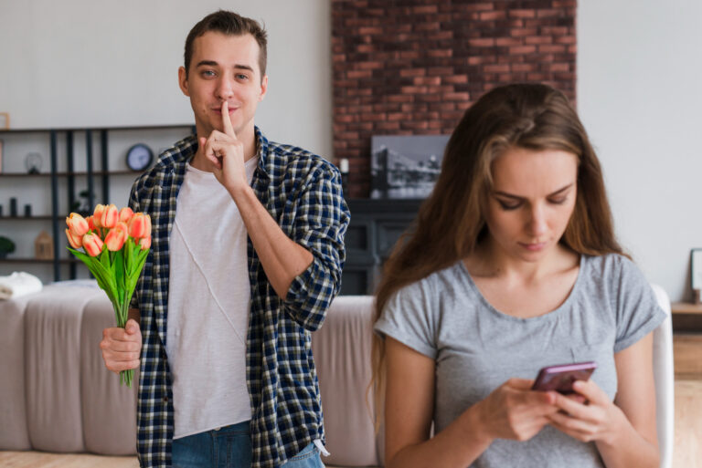 10 señales de que un hombre casado se siente atraído por ti