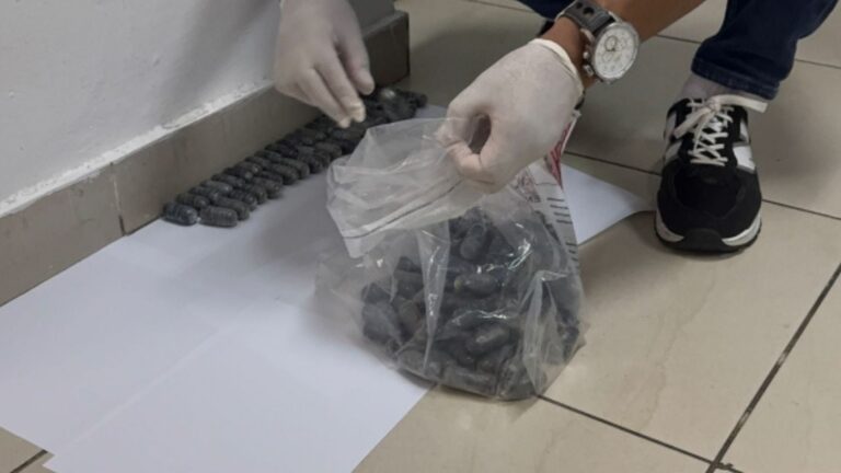 Franceses detenidos en el AILA expulsaron 340 bolsitas; 4.18 kilogramos de cocaína – #FVDigital