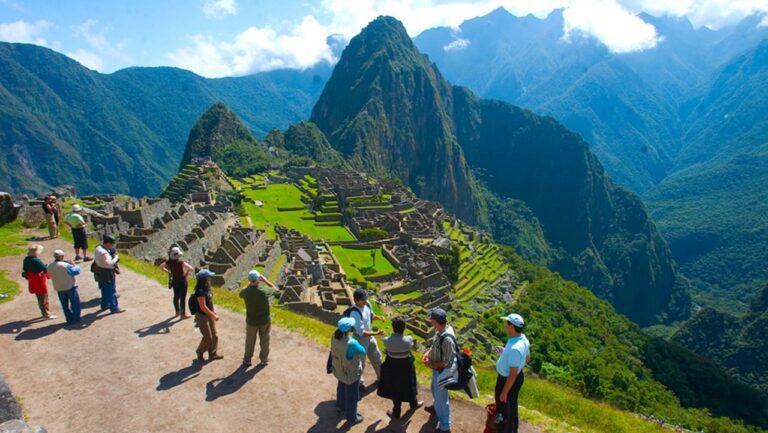 El número de turistas extranjeros que visitan Perú crece un 34 % respecto a 2023 – #FVDigital