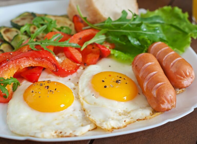 Aquí tienes 5 razones por las que deberías comer huevos en tu desayuno