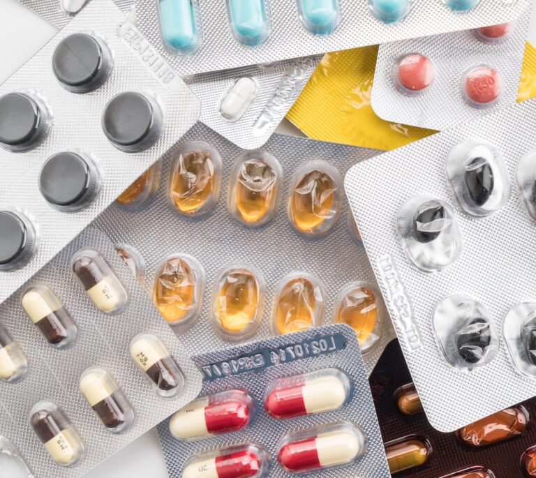 #Salud: ¿Es seguro abrir las cápsulas de medicamentos? Descubre riesgos y alternativas en 2025