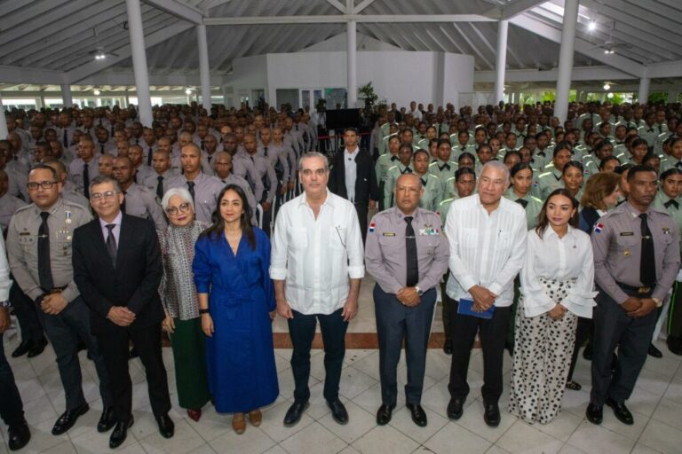 Policiales: Presidente Abinader encabeza graduación histórica de los primeros 1,016 policías formados bajo la reforma policial