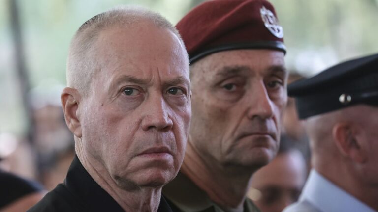 Netanyahu destituye a su popular ministro de Defensa
