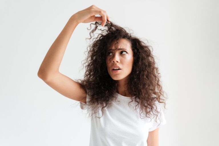 10 errores comunes que debes evitar si tienes el cabello graso