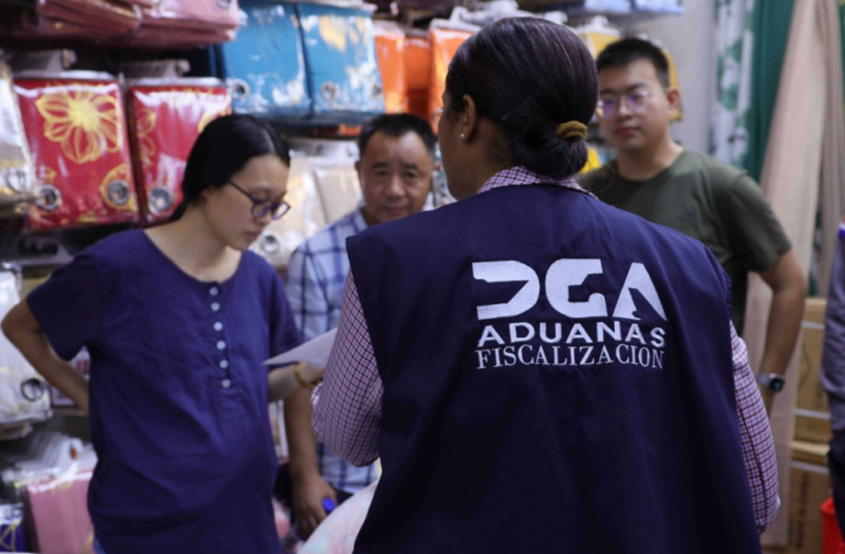 RD: Aduanas fiscaliza comercios chinos   #FVDigital