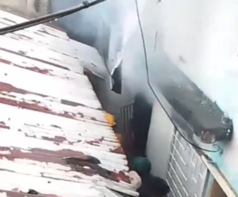 Tipo celoso prende fuego a vivienda en Cristo Rey (video)   #FVDigital