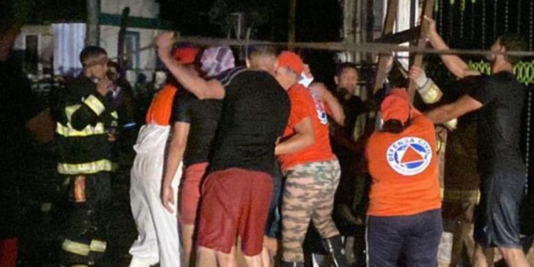 Defensa Civil rescata a decenas de personas afectadas por inundaciones en Valverde #FVDigital