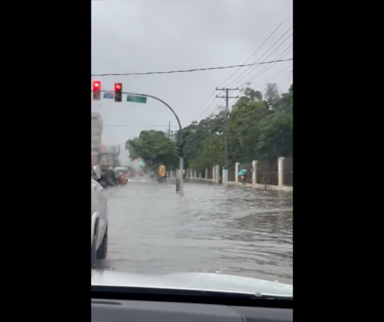 Calles inundadas en el Distrito Nacional (imágenes)   #FVDigital