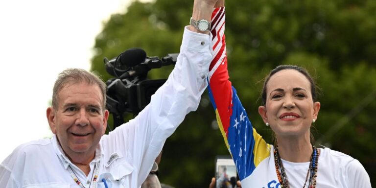 Al menos 30 expresidentes piden al papa su intermediación para una transición “en paz” en Venezuela