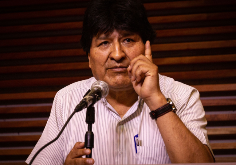 seguidores de Evo Morales amenazaron con mantener los bloqueos de carreteras