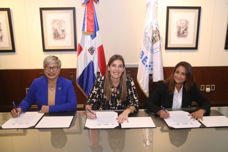 Unibe, ADORA y el Círculo de Locutores Dominicanos firman acuerdo para fortalecer la formación en comunicación
