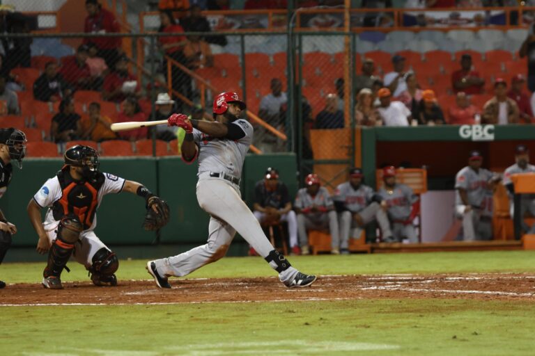 Leones consiguen décima victoria y extienden racha ganadora