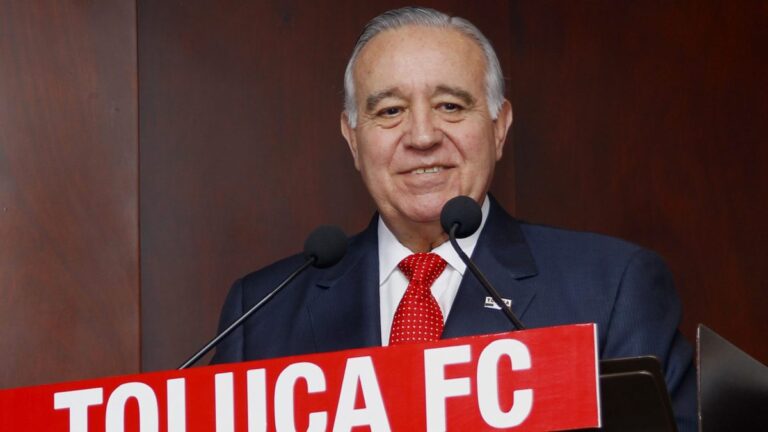 La Liga MX confundió al dueño del Toluca con su papá en la conmemoración de “Día de Muertos” #FVDigital