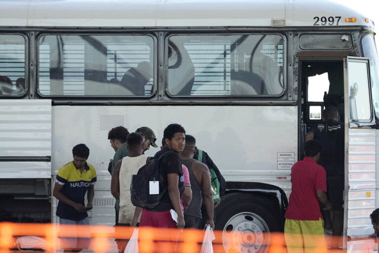Nueva York no podrá impedir el envío de autobuses repletos de inmigrantes procedentes de Texas #FVDigital