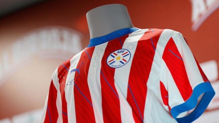 Selección paraguaya presentó camiseta para personas con discapacidad visual
