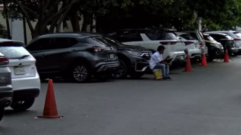 Pastor con varios huesos rotos tras recibir pedrada de parqueador