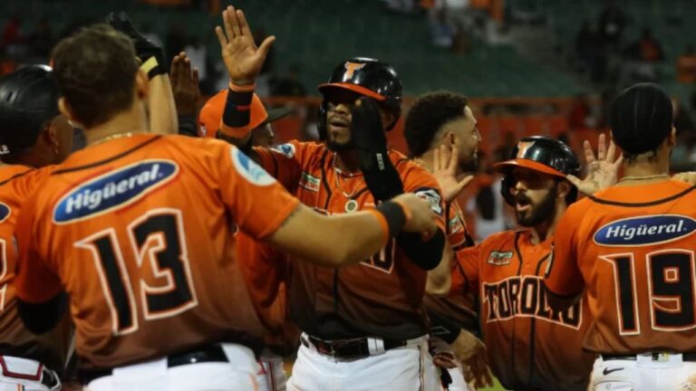 Toros ganan 3-2 y dividen triunfos con los Leones del Escogido