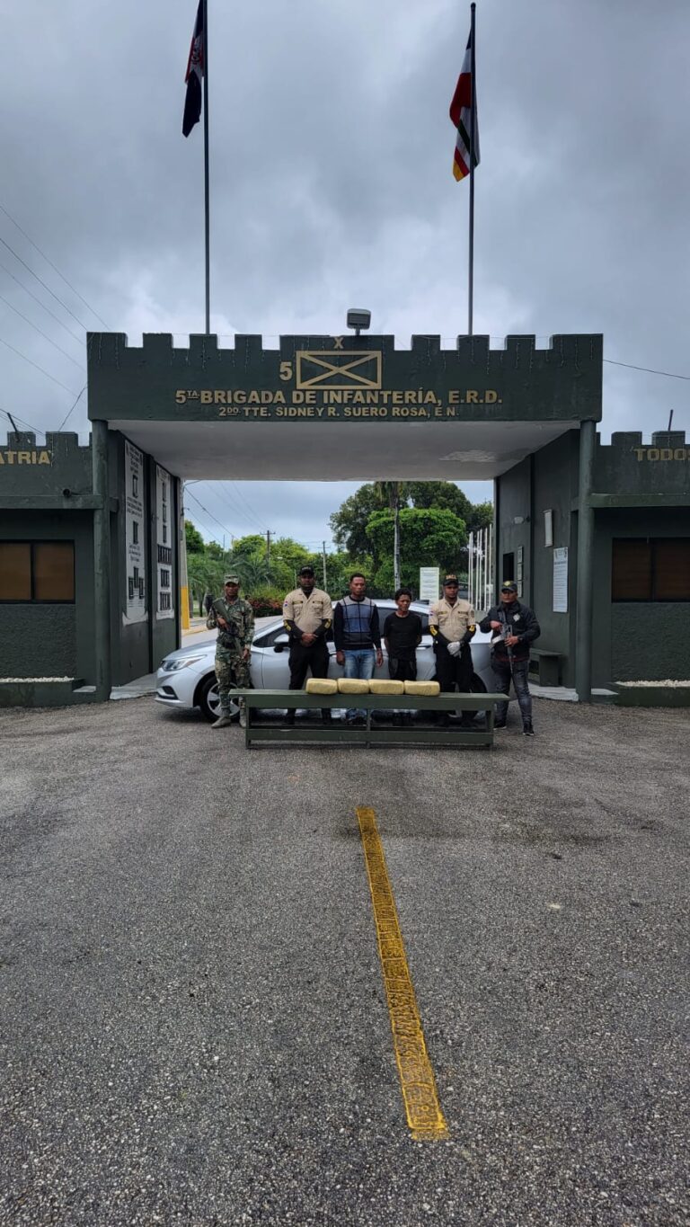 Ejercito captura dos hombres con cargamento de droga en puesto militar de Barahona