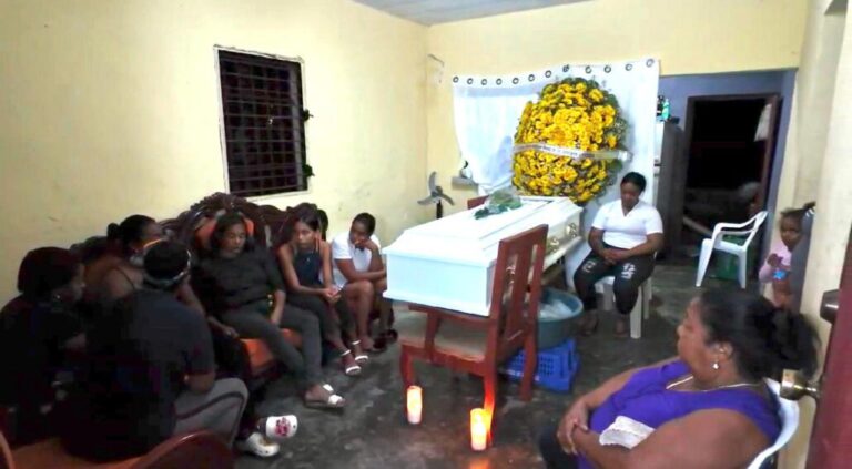 Despiden restos de joven que chocó con furgón
