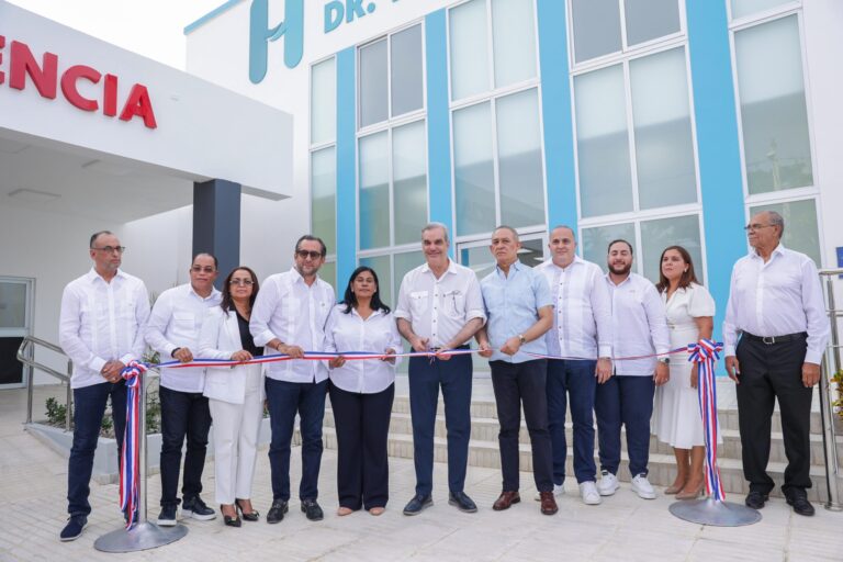 Abinader inaugura varias obras en María Trinidad Sánchez