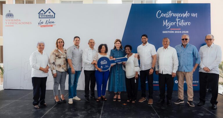 Vicepresidenta entrega 12 nuevas viviendas a familias de San Cristóbal