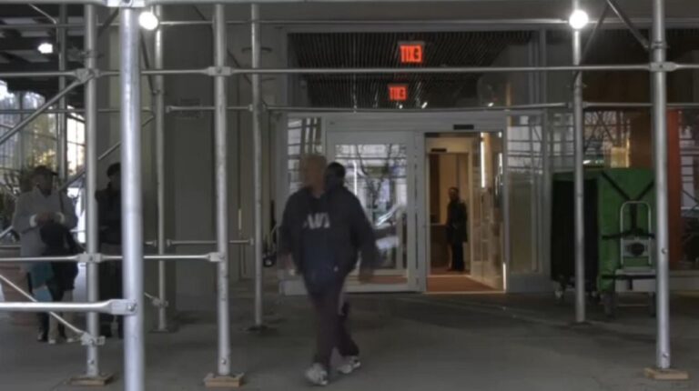 Un hombre muere apuñalado en un edificio del Upper West Side