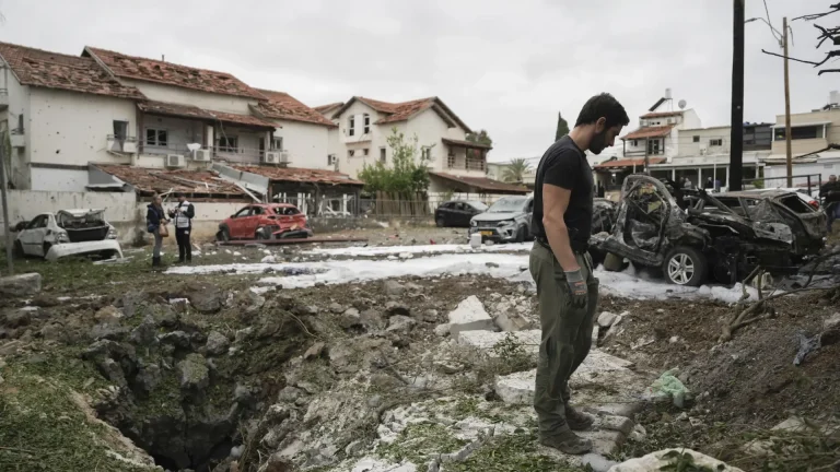 Hezbolá lanza una oleada de ataques contra Israel como respuesta al bombardeo de Beirut del sábado