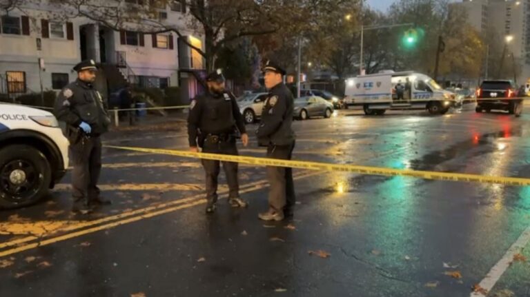 La policía dispara y hiere a un hombre armado en El Bronx